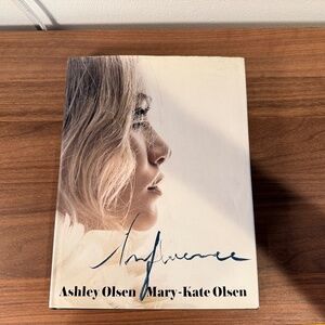 Influence by Mary-Kate & Ashley Olsen – Rare Y2K Fashion Book